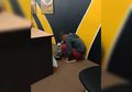 Ketahuan Atasan Tengah Memasak Nasi di Kantor Demi Menghemat Uang, Alasan di Balik Tindakan Pria Ini Sungguh Mulia