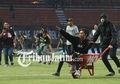 Kericuhan Laga Persebaya Vs PSS Sleman Jadi Sorotan Media Asing