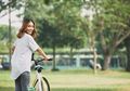 Moms, Perhatikan Hal Berikut Ini Agar Tetap Aman Bersepeda Saat Hamil