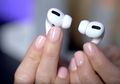 Gara-gara Pakai AirPods, Cowok Ini Nggak Dilayani Memesan Kopi