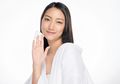 Bukan Sekedar Bersihkan Sisa Makeup, Rekomendasi Micellar Water Lokal Ini Juga Bisa Cerahkan Kulit Wajah Kamu