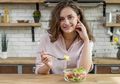 Diet Sehat Selama Menstruasi , Makan Sesuai Siklus Untuk Mengatasi PMS