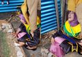 Berbahagia Akhirnya Diwisuda, Tangis Mahasiswi Ini Pecah Ketika Tahu Tak Bisa Turuti Keinginan Ibunya, Hanya Bisa Merapat Sambil Histeris di Depan Pusara Sang Bunda