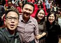 Berita Kesehatan Popular: 2 Pasangan Fenomenal 2019, Satu Jahil Main Bom Asap di Dalam Rumah Hingga Istrinya yang Hamil Tua Sesak, Satu Lagi Diramal Tak Langgeng eh Malah Nonton Konser