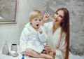 Ingin Ajarkan Si Kecil Sikat Gigi dengan Cara Menyenangkan? Begini Tips dan Triknya Moms