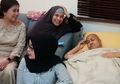 Kondisi Kesehatannya Semakin Menurun Akibat Kanker, Ria Irawan Tetap Berusaha Ceria di Depan Teman-Teman SD yang Menjenguknya