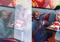 Video Lamar Kekasih di KFC Viral, Pasangan Ini Dibanjiri Ratusan Hadiah dari Banyak Pihak