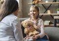 #LovingNotLabelling: Jangan Langsung Menghakimi, Lakukan Hal-hal Ini Jika Si Kecil Mengaku Punya Teman Tak Terlihat