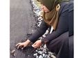 Pakai Satu Tangan Garuk Aspal di Jalan Sampai Rontok, Emak-emak di Video Viral Ini Ternyata Bukan Sosok Sembarangan, Punya Wibawa di Aceh dan Selamatkan Warga dari Penipuan