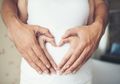 Selain Posisi Perut dan Morning Sickness, 6 Cara Unik Ini Disebut-sebut Juga Menunjukkan Tanda-tanda Mengandung Anak Perempuan, Apa Saja?