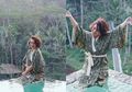 Sempat Foto di Pinggir Kolam Renang Hanya Pakai Kimono, Warganet Gemas dengan Tingkah Irish Bella