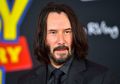 Demi Penuhi Janjinya pada Jurnalis yang Terobsesi pada Dirinya, Keanu Reeves Sampai Bikin Pembawa Acara Ini 'Mati Kutu', Lagi-lagi Hati Penggemarnya akan 'Leleh'