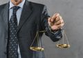 Inilah 6 Zodiak yang Paling Berpotensi Jadi Pengacara Hebat, Salah Satunya Taurus yang Punya Bakat Berdebat di Pengadilan!