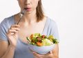 8 Makanan yang Lebih Berkhasiat Jika Dimakan Mentah, Sanggup Mengonsumsinya?