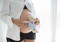Tanda-tanda Hamil Anak Perempuan Bisa Dikenali Lewat Cara Ini Juga Lho, Salah Satunya Pernah Moms Coba?