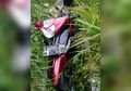 Nyelip di Tengah Parit, Motor Berwarna Merah Ini Dikira Barang Bukti Pencurian, Saat Sang Empunya Datang Justru Fakta Tak Terduga yang Disampaikan