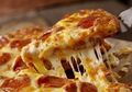 Wanita Ini Pesan Pizza Lewat 911 untuk Selamatkan Nyawa Ibunya, Lihat Cara Cerdasnya dalam Memberi Kode untuk Memberi Tahu Polisi