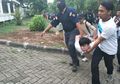 Langsung Kocar-kacir hingga Lompat Pagar Rumah Tetangga, Begini Reaksi Komplotan Penipu di Kebon Jeruk Ini saat Digerebek Polisi