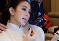 Istri Reino Barack Disebut Wanita Tanpa Pori-pori, Syahrini Pede Tampil dengan Makeup Super Simpel Meski Tanpa Pakai Foundation!