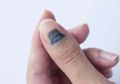 Hati-Hati, Hubungi Dokter Sekarang Juga Jika Lihat Tanda Garis Hitam di Kuku Anda Seperti Ini!