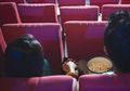 Wanita Ini Tertidur di Bioskop, Saat Bangun Ada Pria Asing Menggenggam Erat Tangannya Lalu Berpisah Tanpa Sepatah Kata, Begini Kabar Keduanya Sekarang