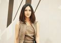 Unggah Foto Mengenakan Gaun Sembari Memegang Buket Bunga, Dena Rachman Sudah Menikah dengan Duda Tiga Anak?