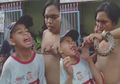 Miris! Seorang Bocah Digigit Ular Piton di Makassar hingga Nangis, Teman-temannya Malah Ngakak!