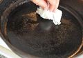 Coca Cola Bisa Hilangkan Kerak Hitam di Panci, Tuangkan 1 Botol dan Lihat Hasilnya!