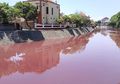 Viral Sungai Di Bali Tiba-tiba Berubah Warna Menjadi Merah, Setelah Ditelusuri Rupanya Wanita Ini Memiliki Peran Besar dalam Hal Tersebut!