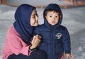 Hanung Bramantyo Sengaja Ajarkan Anak 1,5 Tahun Main Saat Hujan, Zaskia Mecca Malah Panik Teriak: 'Air Aiiir!', Takut Sakit?