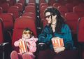 Ingin Ajak Anak ke Bioskop? Ketahui Dulu Hal-hal Penting Ini Supaya Acara Menonton Lebih Nyaman Buat Moms dan Si Kecil