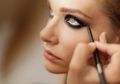 Cara Gambar Eyeliner Sesuai Bentuk Mata Kamu, Cari Tahu Yuk!