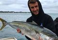 Berhasil Menangkap Ikan Raksasa, Seorang Pria Mendapat Bonus Tak Terduga Ini Dalam Kondisi Sempurna di Perut Ikan, Kok Bisa?