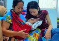 Suaminya Pergi Entah Kemana, Begini Kisah Pilu Ibu Muda Seorang Diri Rawat Bayinya yang Derita Penyakit Langka Ini
