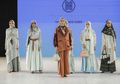 Mengintip Prediksi Tren Busana Muslim dari Koleksi Restu Anggraini Bertajuk The Borneo Code di 23 Fashion District