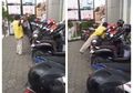 Salut! Akan Hujan, Tukang Parkir ini Rela Masukkan Jaket Pengunjung ke Helm agar Tak Kehujanan, Netizen: The Real Tukang Parkir, Bukan Tukang Parkir Gaib yang Datang Pas Buruh Duit!