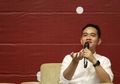 Anti Gengsi Meski Menyandang Status Anak Presiden, Gibran Rakabuming 'Cuek' Beli Sembako dan Pakaian Jan Ethes Serta La Lembah Manah di Pasar Tradisional
