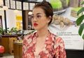Puteri Novita Tertangkap Kamera Naik Pesawat dengan Baju Terbuka & Pesan Kamar Hotel: 'Gundik Dagu Lancip Banget Kayak Pisau Pramuka'