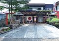 Teduh Berselimutkan Tanaman, Begini Tampilan Fasad Khas Oriental