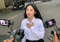 Syuting Video Klip, Dewi Perssik Asik Bergaya Pamerkan Paha Mulus di Pinggir Kolam Renang