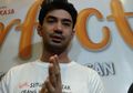 Nggak Cuma Berakting, Reza Rahadian Menyanyi di Film Imperfect, Ini Suaranya!