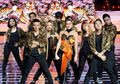 Kembali ke Indonesia, Agnez Mo Tampil Seksi dengan Kebaya Belahan Dada Rendah