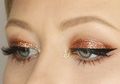 Tips Mudah Menggunakan Eyeshadow Glitter Agar Rapi dan Tahan Lama