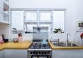 Berlimpah Cahaya, Desain Dapur Satu Ini Buat Kamu Segar Tiap Saat!