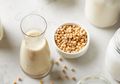 Ingin Menopause Tak Buru-buru Datang? Bisa, Minum Susu Kedelai Secara Rutin!