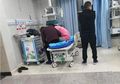 Layaknya Kecanduan, Emak-Emak Ini Meminum 7 Pil Tidur Sekali Waktu Karena 'Kesulitan Bernapas' Sampai Dibawa Ke Rumah Sakit, Alasannya Sampai Bikin Dokter Tertawa