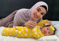 Kartika Putri Unggah Foto Anak dan Tuliskan Amalan yang Bisa Dilakukan di Hari Jumat, Netizen Justru Salfok dengan Hal Ini