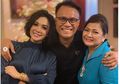 Natalan di Rumah Mantan Suami, Yuni Shara Tampil Kece dengan Jeans dan Blus Simpel