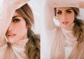 Peluk Replika Presiden Jokowi, Jessica Iskandar Kenakan Dress Seksi dengan Belahan Tinggi