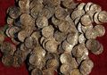 Bak Dapat Durian Runtuh, Pria Pengangguran Ini secara Tak Sengaja Menemukan Barang Kuno yang Memiliki Nilai Fantastis! Dia Langsung Membeli Rumah Baru untuk Istri Tercinta